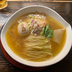 近江塩鶏麺 900円