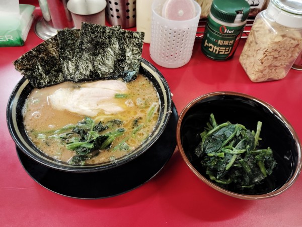 「ラーメン　　　850円　　ほうれん草　　100円」@IEKEI_TOKYO 王道家直系の写真