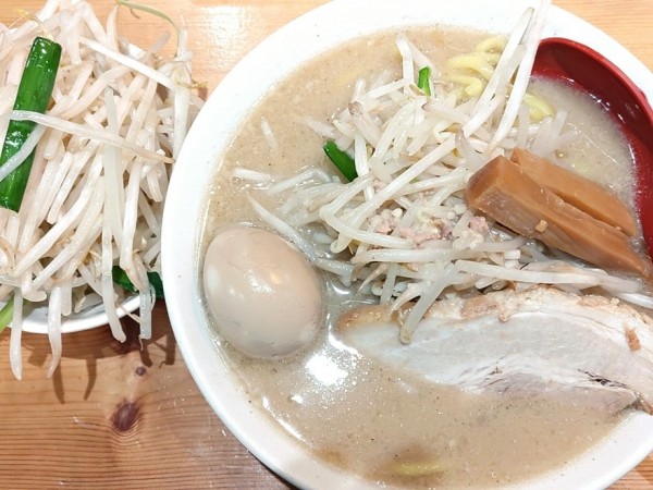 「味玉味噌ラーメン＋もやし大盛（よく焼き）」@味噌麺処 花道庵 北参道店の写真