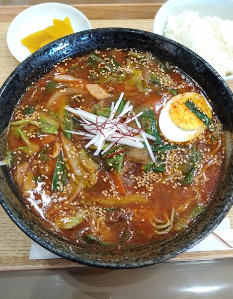 「カルビ麺(小ライス付き)」@たつみや食堂の写真