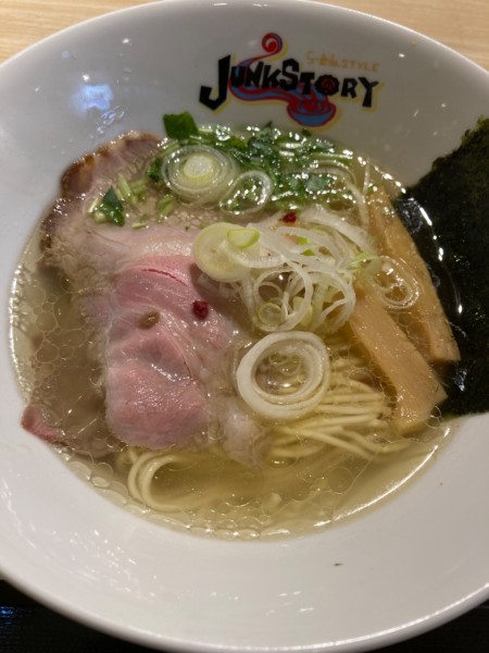 「塩のキラメキ¥930」@らーめんSTYLE JUNK STORY 阪急三番街店の写真