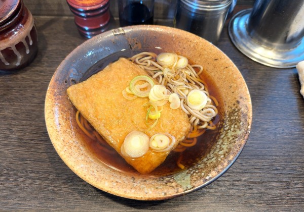 「きつねそば(490円)」@三松 青砥店の写真