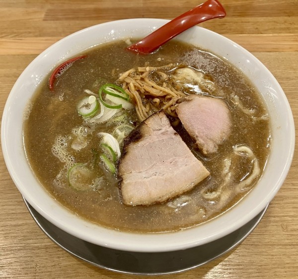 「喜多方ラーメン 煮干 (大盛)」@麺や 七彩 八丁堀店の写真