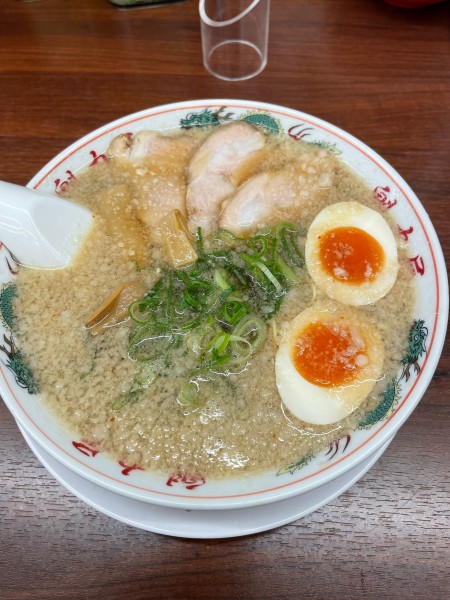 「特製醤油味玉ラーメン 902円」@ラーメン魁力屋 市ヶ尾店の写真