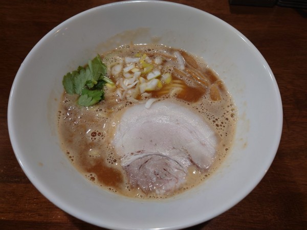 「とりとん醤油」@ラーメンスタンド MEN BOXの写真