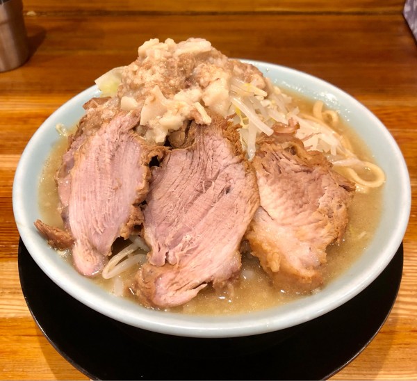 「豚4枚ラーメン普通盛 野菜アブラ」@ラーメン盛太郎の写真