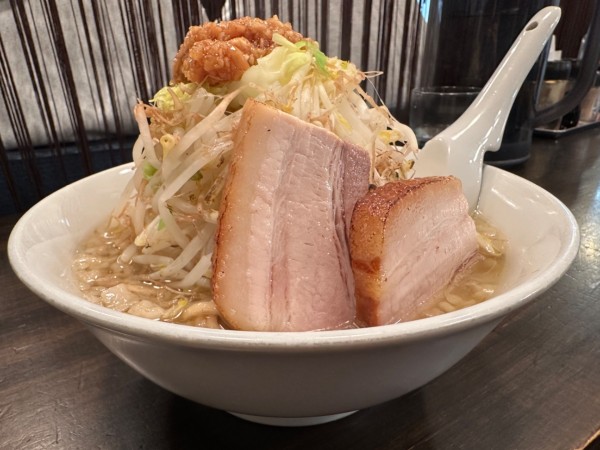 「山盛りラーメン承太郎（並盛・300g）920円→500円」@麺屋 承太郎の写真