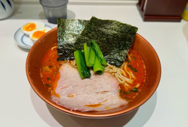 「カラシめん¥1100、中盛り¥100、塩味玉子¥150」@家系ラーメン 革新家 TOKYOの写真