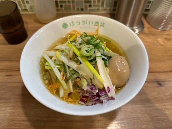 「【ｶｽﾞ店長ｽﾃｯｶｰ限定】ネギラーメン」@はつがい商店の写真