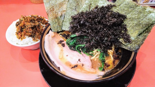 「ラーメン(味濃いめ･麺硬め)+海苔･岩海苔･ライス」@横浜家系ラーメン 大輝家の写真