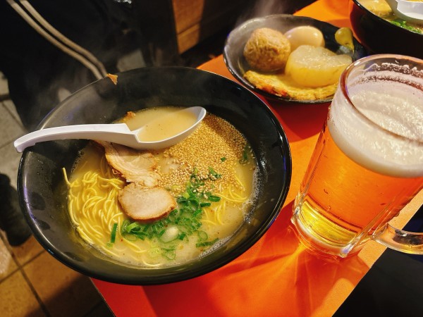 「豚骨ラーメン＋おでん＋生ビール」@丸十の写真