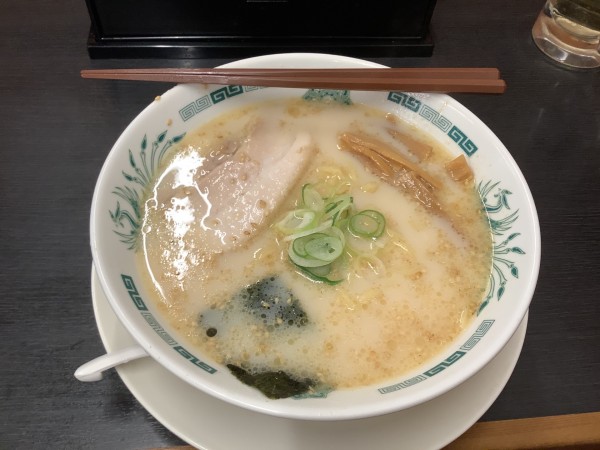 「豚骨ラーメン」@日高屋 小田原店の写真