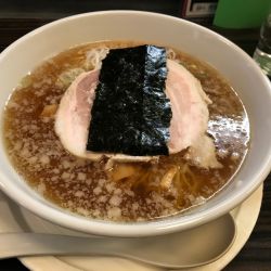 中間醤油ラーメン