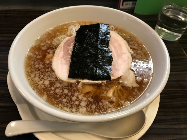 「中間醤油ラーメン」@らーめん屋 盛の写真