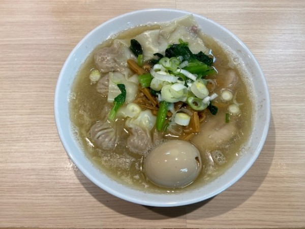 「ワンタンメン（塩）＋味付玉子」@桜上水 船越の写真