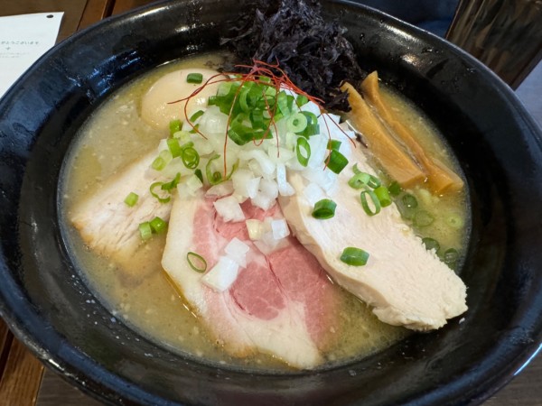 「政宗白湯1,000円　玉子トッピング130円」@つけ麺 弥七の写真