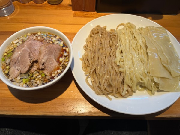 「焙煎2色つけ麺チャーシュー（大）＋凄平麺」@らぁめん りきどうの写真