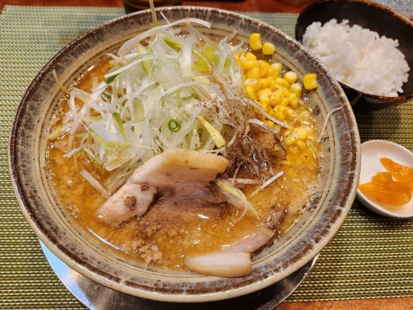 「限定　ネギ味噌らーめん　白めし」@らーめん 梶原の写真