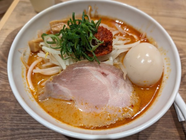 「辛味噌ラーメン950円」@らぁ麺 はやし田 TXGAおおたかの森店の写真