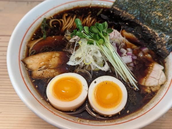 「焦がし醤油の黒中華」@五弦屋の写真