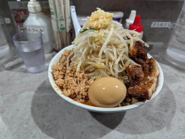 「旨辛味噌らーめんDX ヤサイ　タマゴ」@旨辛ラーメン表裏 高田馬場店の写真