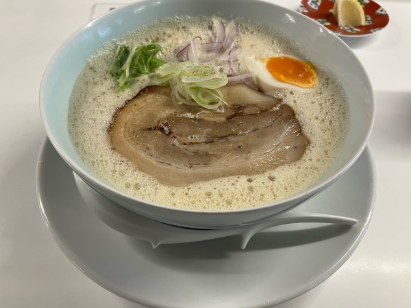 「鶏白湯ラーメン（880円）＋替え玉（180円）」@鶏白湯そば 江むらの写真