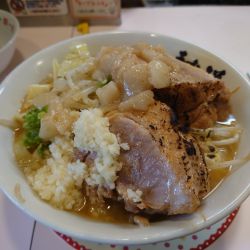 中ラーメン200g+小ぶた スキヤキ卵