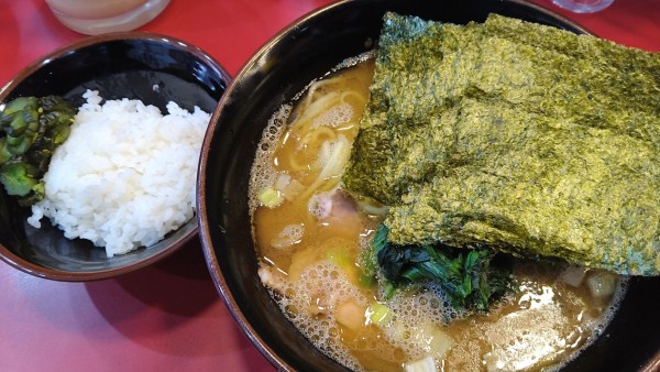 「ラーメン、海苔、無料ライス」@らーめん 谷瀬家 新橋店の写真