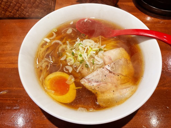 「醤油ラーメン　850円」@老麺魂の写真