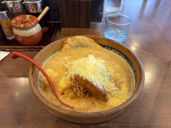 「こな雪らーめん　チャーシュートッピング(1199円)」@蔵出し味噌 麺場 壱歩 武蔵村山店の写真