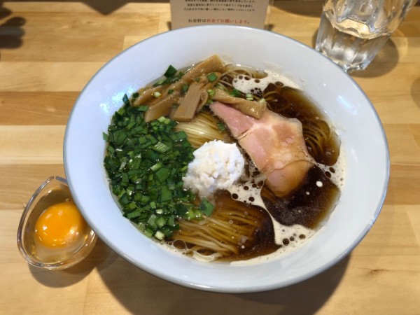 「【限定】背脂ニラ月見中華そば 900円」@猫と月の写真