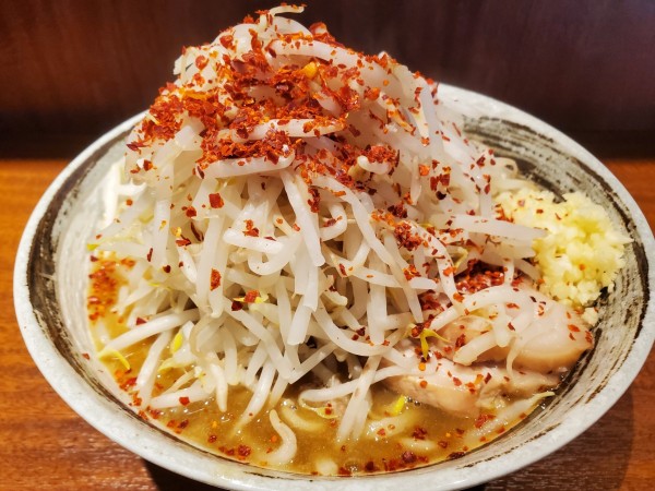 「ラーメン・並・ニンニク・ヤサイ・トウガラシ」@麺屋づかちゃん 港南台店の写真