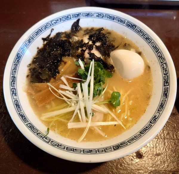 「塩ラーメン+味玉(950円)」@黒潮屋の写真