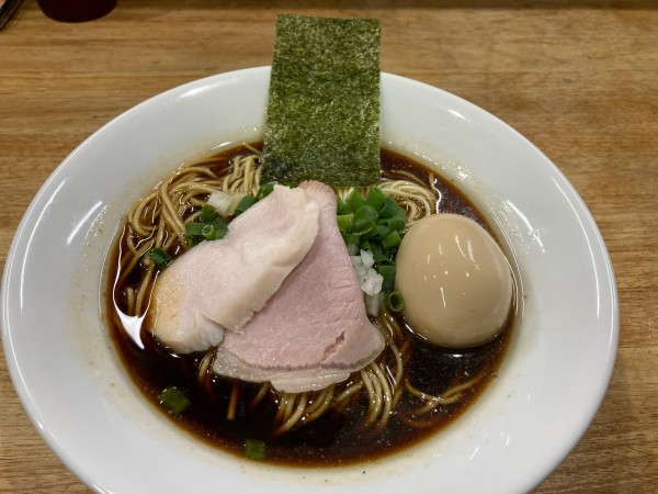 「煮干しの日本一の醤油らあめん・味玉」@しじみ中華蕎麦 イツ花の写真