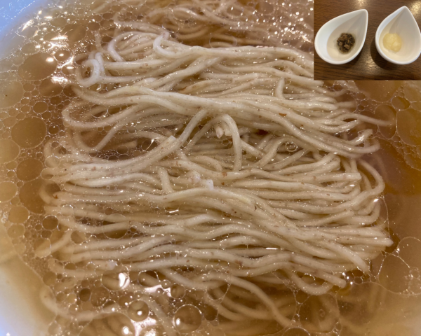 「淡麗豚骨かけ塩らーめん(細麺)+トリュフペースト+にんにく」@淡麗豚骨 TSUCHINOTOMIの写真