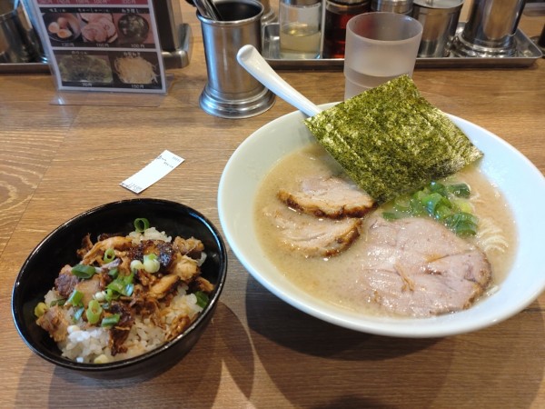 「半チャーシュー（硬め）ミニ炙りチャーシュー丼」@らーめん専門店 小川 高幡不動店の写真