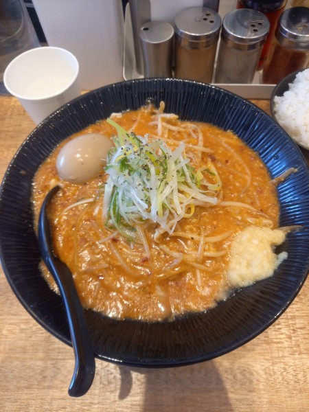 「辛味噌ラーメン￥800＋小ライス￥50」@大塚屋の写真