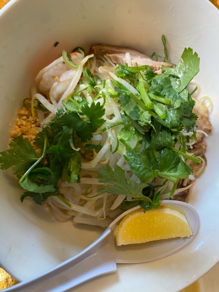 「タイのあぶらそば　670円」@ノンチョークディーの写真