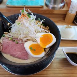 鶏泡miso麺大盛り味玉ダイブ飯