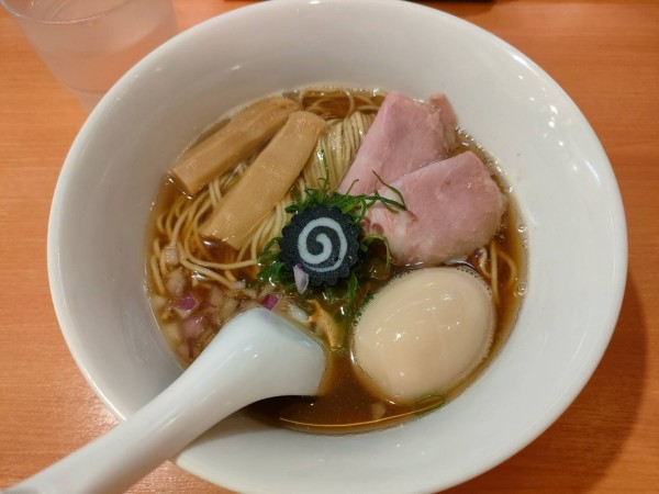 「味玉炭火焼鯵煮干そば」@らぁ麺 はやし田 池袋店の写真