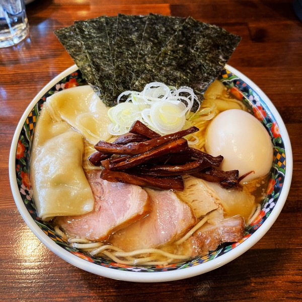 「もちもち雲呑味玉中華そば」@奈つやの中華そばの写真