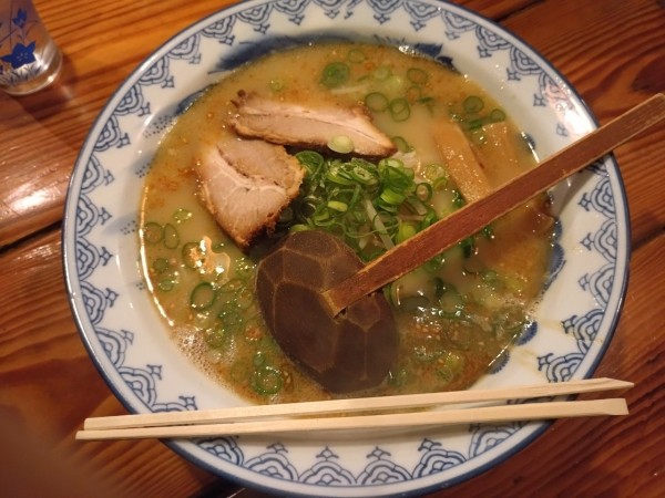 「とんこつラーメン並700円」@吾割安の写真