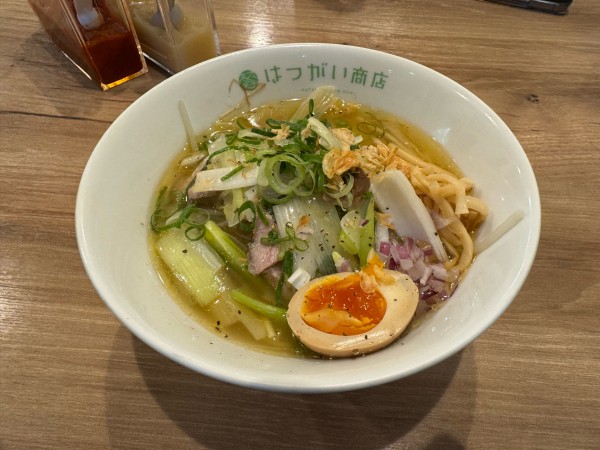 「【ｶｽﾞ店長ｽﾃｯｶｰ限定】ネギラーメン」@はつがい商店の写真