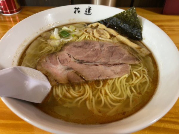 「地鶏塩ラーメン900円」@地鶏らーめん 花道の写真