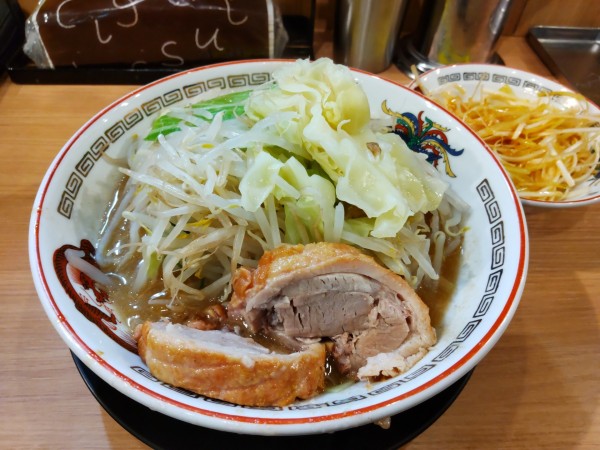 「小ラーメン＋ネギ(別皿)」@ラーメン豚山 恵比寿店の写真