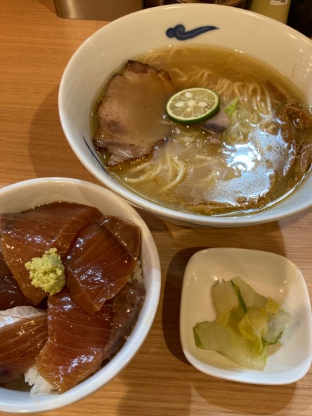 「鰤塩ラーメン¥950とヅケ飯¥500」@RAMEN ガモウスマイルの写真