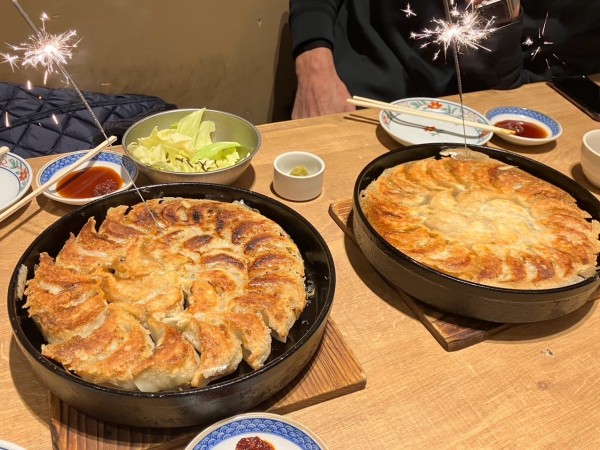 「鉄鍋餃子(誕生日アプリ会員無料)」@屋台屋 博多劇場 千葉ニュータウン店の写真