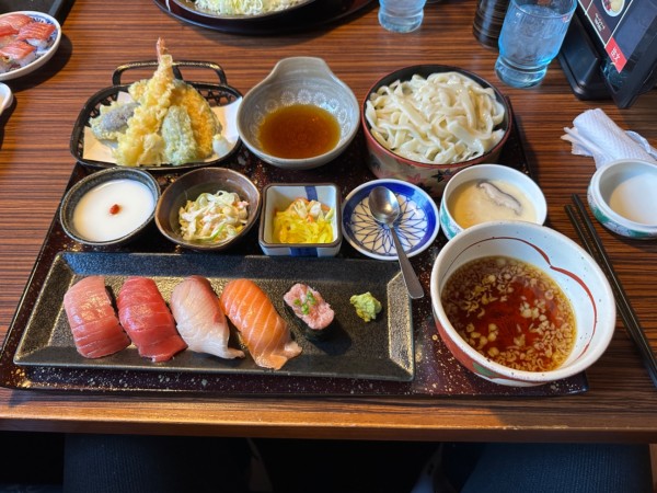 「お寿司天ぷら御膳小うどんセット1,419円」@海山亭いっちょう 富岡店の写真