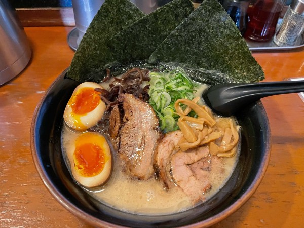 「博多ラーメン・特製盛り」@博多拉麺 一休 本店の写真