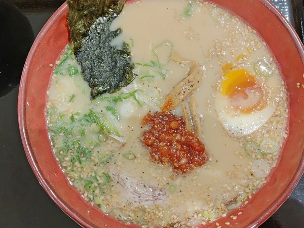 「夜とんらぁ麺（＋替玉半分）」@ちゃぶ屋とんこつらぁ麺 CHABUTON アリオ北砂店の写真